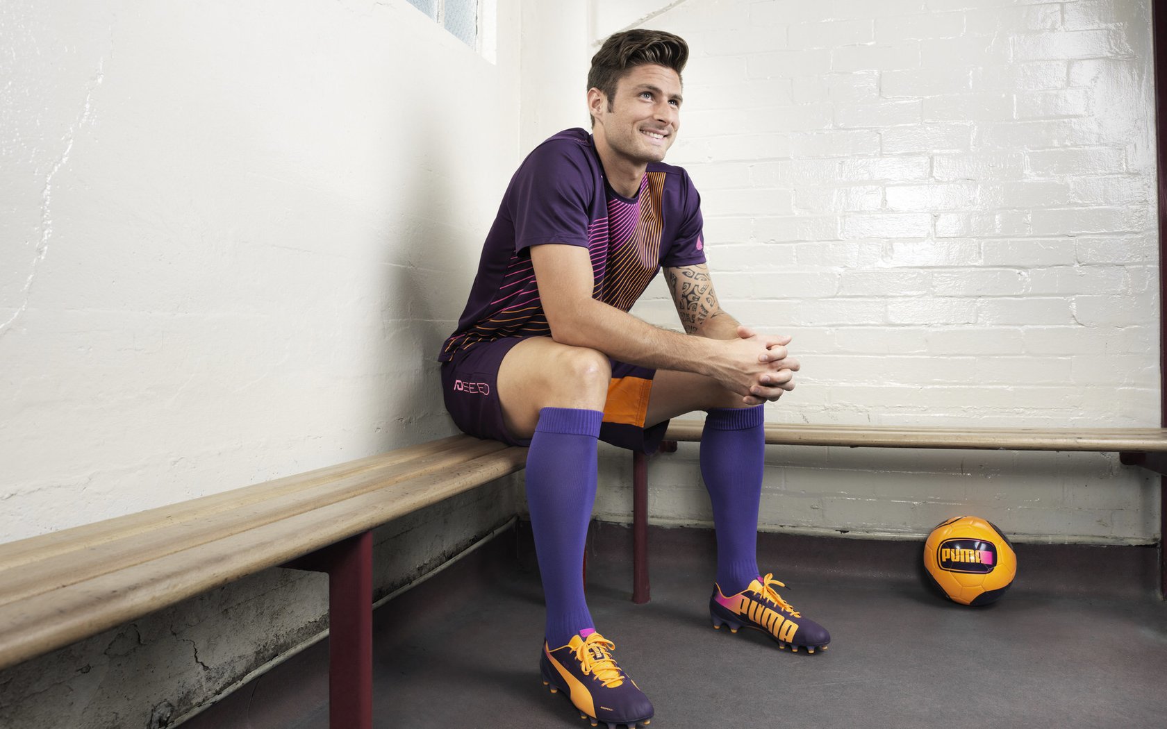 詹姆斯新赛季定妆照曝光气场十足，詹姆斯新造型