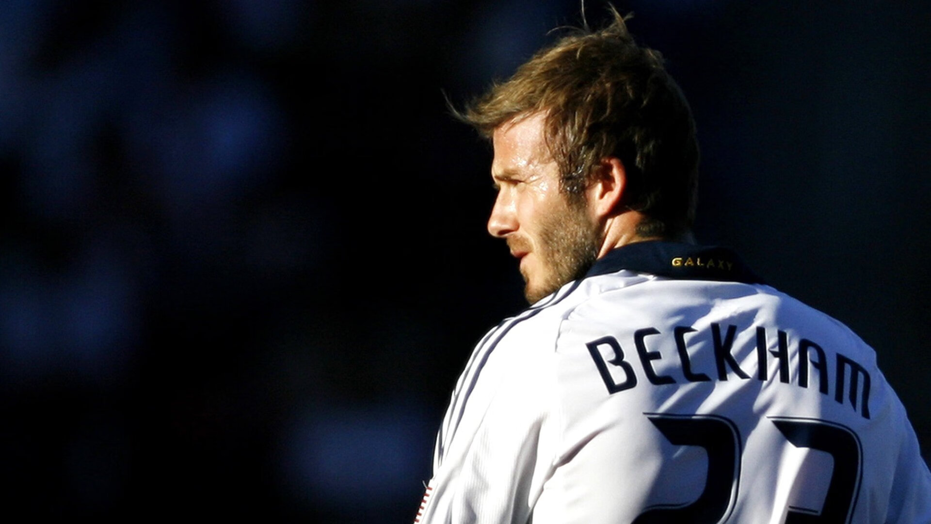 独行侠三分投篮训练引来球迷围观，独行侠队中锋